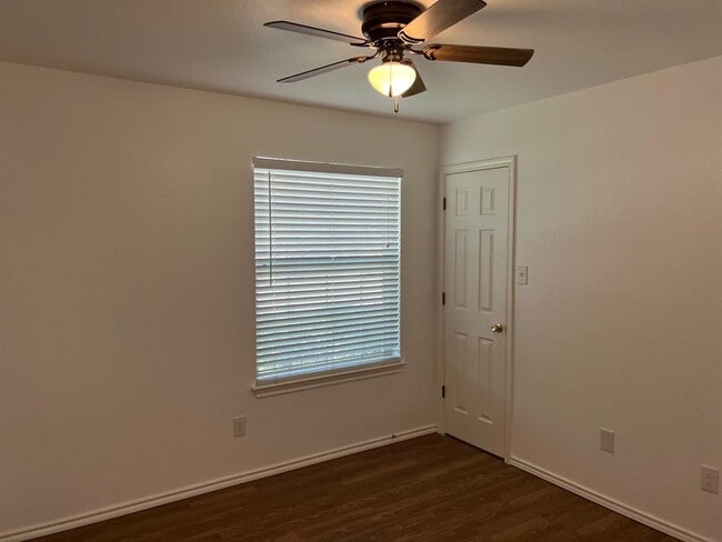 Building Photo - 18121 Skysail Dr