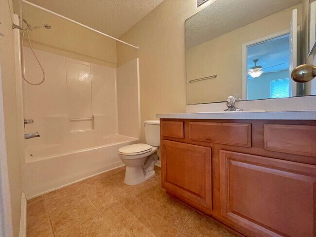 Building Photo - The Gables 2BR | 2.5BA Townhome!