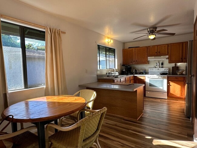 Building Photo - TCT - Higa