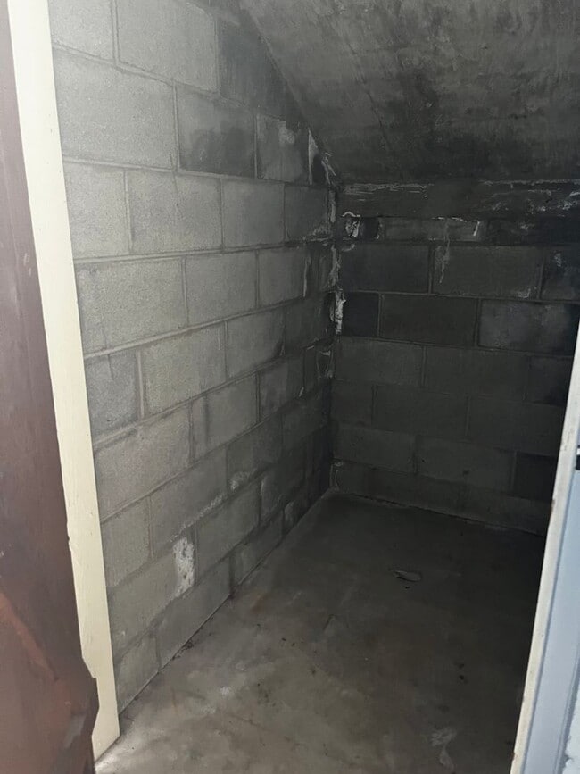 Building Photo - Kalihi Valley Modern Ohana Unit