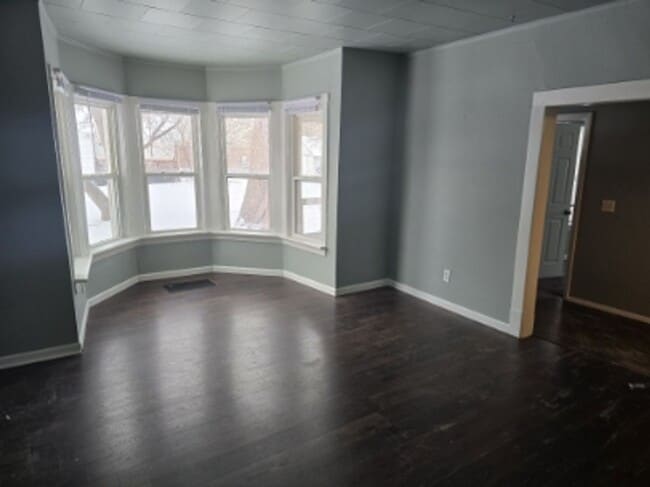 Building Photo - 524 3rd St