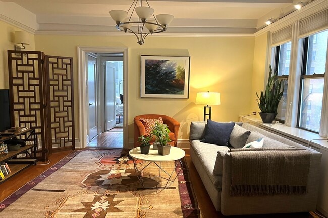 Building Photo - 157-163 E 72nd St