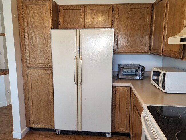 Building Photo - 4 Bd  2.5 Bath Home in West Jordan