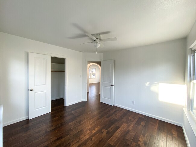 Building Photo - 3509 E 4th St