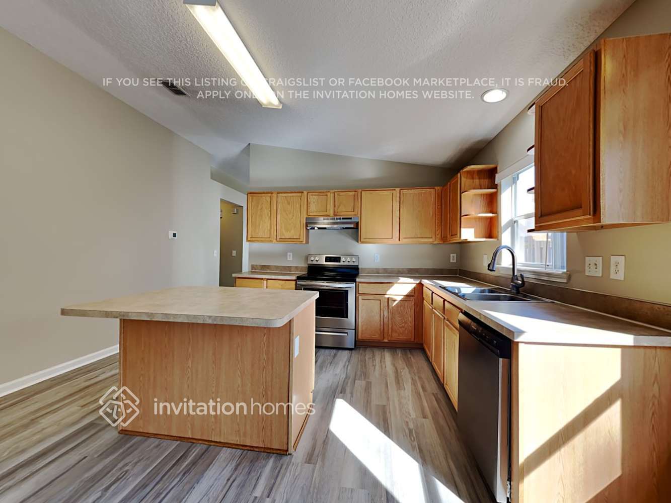 Building Photo - 1433 Woodland View Dr