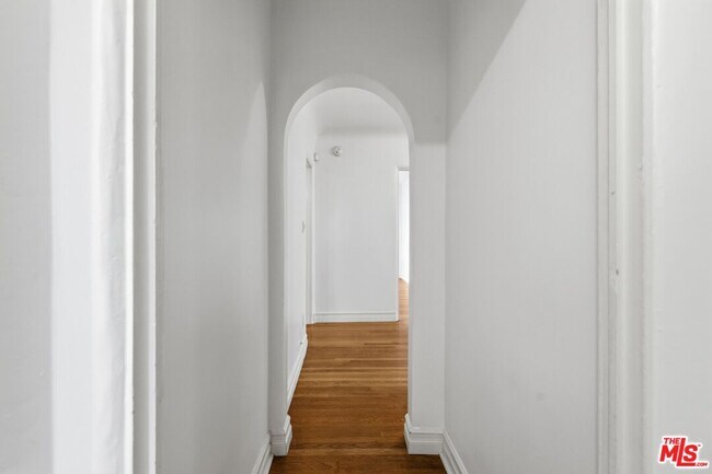 Building Photo - 1307 S Longwood Ave