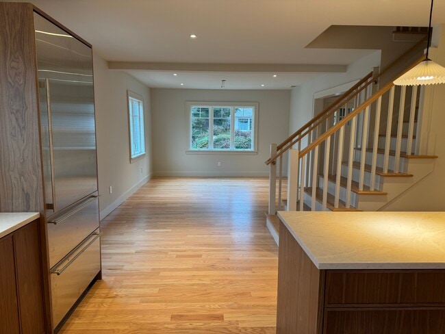 Building Photo - 2034 SE 28th Pl