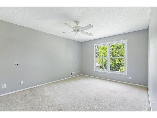 Building Photo - 455 Black Oaks Ln N