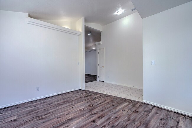 Building Photo - Home in Green Springs Golf Course Communit...