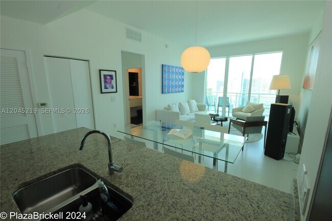 Building Photo - 950 Brickell Bay Dr