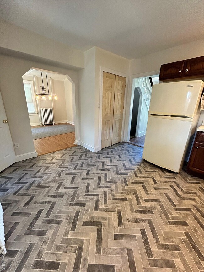 Building Photo - 24 Arnold Ave