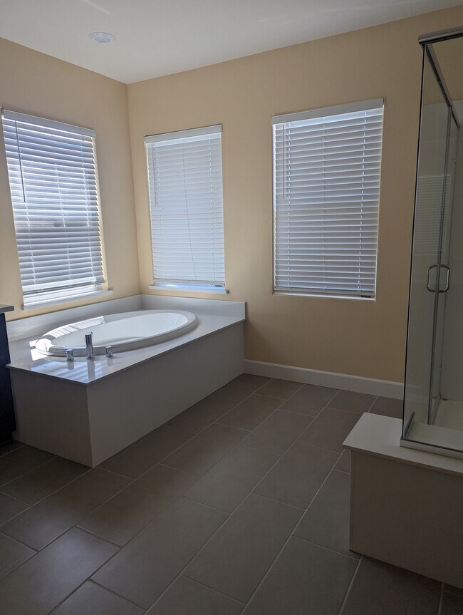 Building Photo - 2461 Coloma Ln