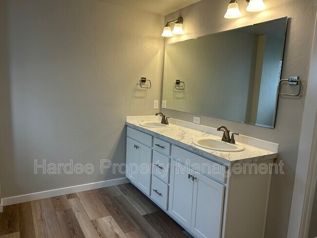 Building Photo - 7051 W Plateau Crk Dr