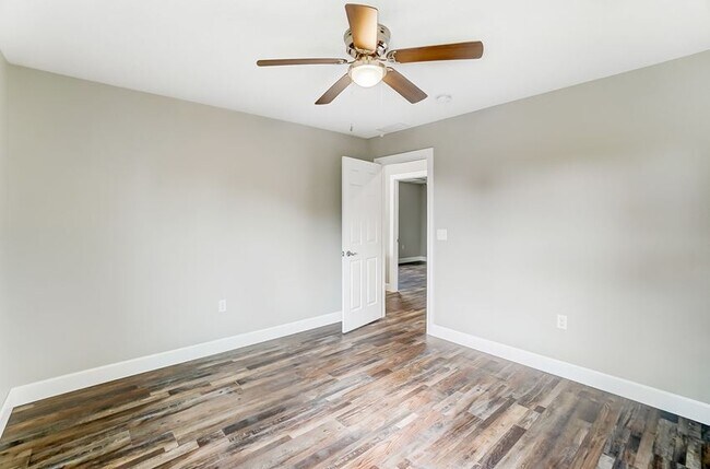 Building Photo - 2497 Susan Ann Dr