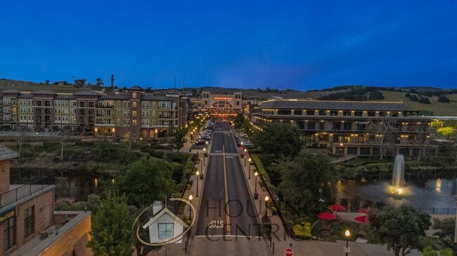 Building Photo - Breathtaking Luxury Custom Rental in Guard Gated Serrano Golf Community!!