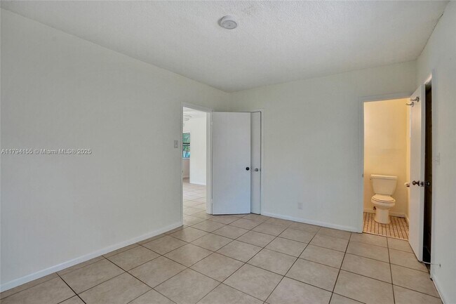 Building Photo - 403 SW 11th Ct
