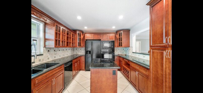 Building Photo - 6816 Osborne Dr