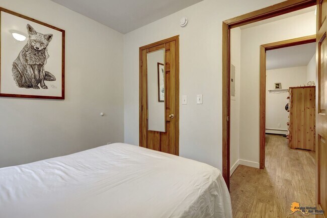 Building Photo - Fully Furnished 3BR Home | Utilities Included | Prime Downtown Location