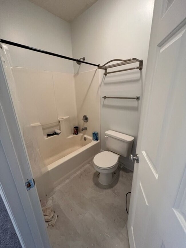 Building Photo - Newly updated 4 Bedroom/4 Bathroom House!