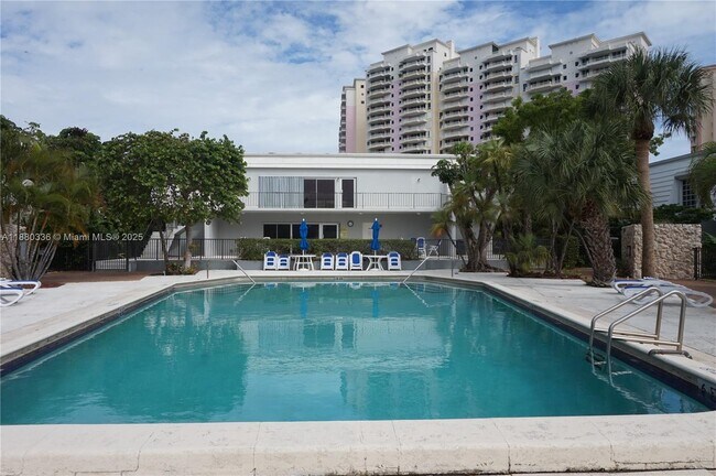 Building Photo - 210 Seaview Dr