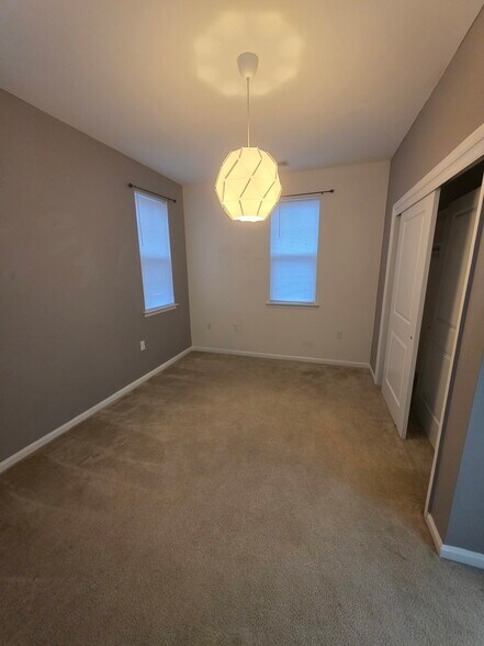 Building Photo - 730 Lacy Oak Dr