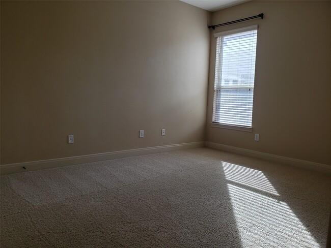 Building Photo - 5402 Valley Country Ln