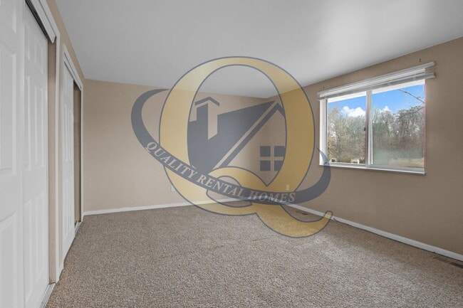 Building Photo - Available Now! - 3 Bedroom 1.5 Bath in Kearsley School District!