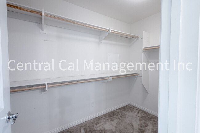 Building Photo - 5 Bedroom/3 Bath Home with Paid Solar System - $3095 Per month!