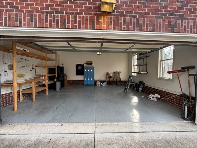 Building Photo - Available to Show