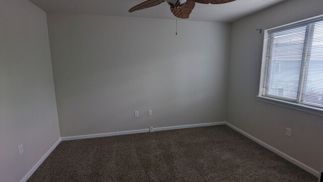 Building Photo - 3 Bed 2.5 Townhome