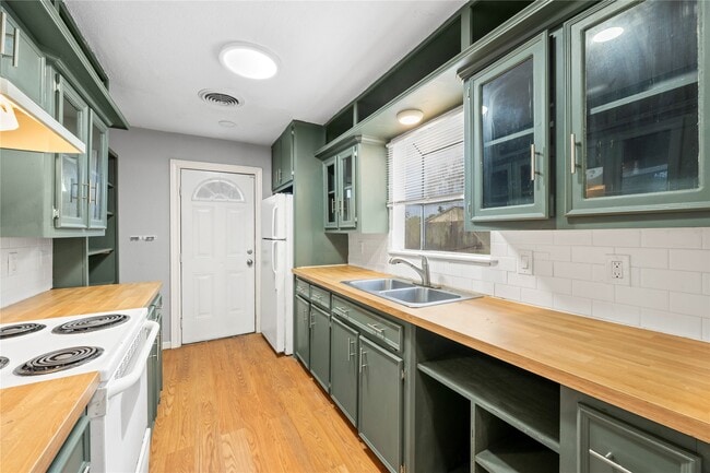 Building Photo - 1714 N Avenue H