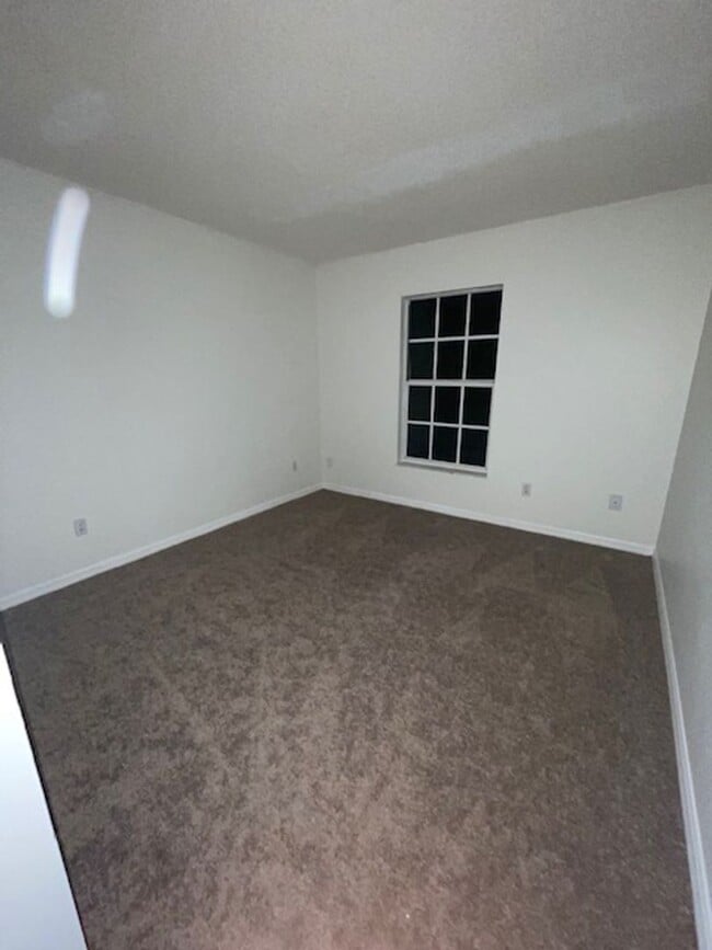 Building Photo - 3 Bed 2 Bath Home | Pet Friendly | Double ...