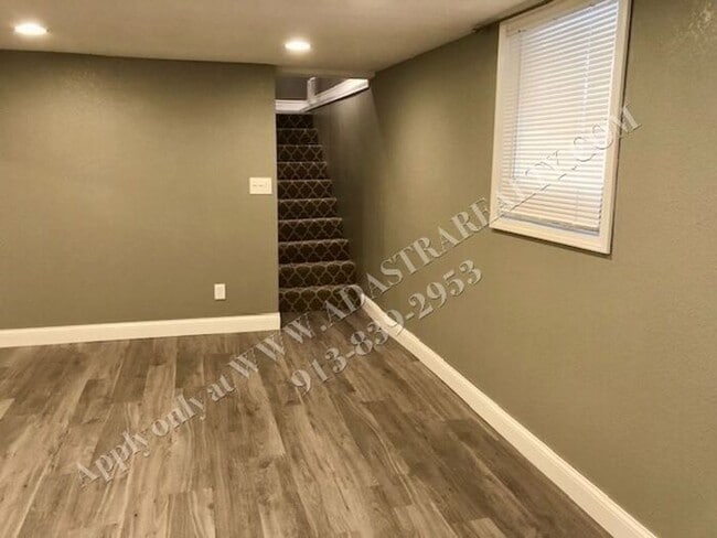 Building Photo - Cute 4 Bed 1.5 Bath Home in Olathe-Availab...