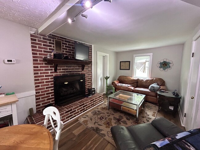 Building Photo - 16104 Pauline Ave