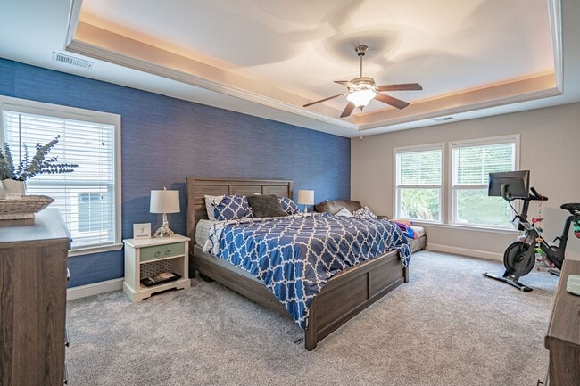 Building Photo - Forest Lakes Pooler