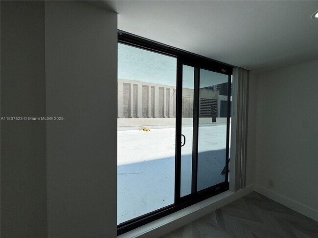Building Photo - 1800 Collins Ave