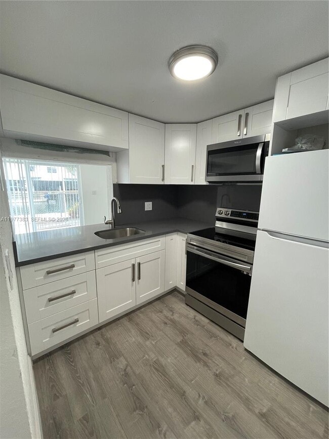 Building Photo - 3868 NE 169th St