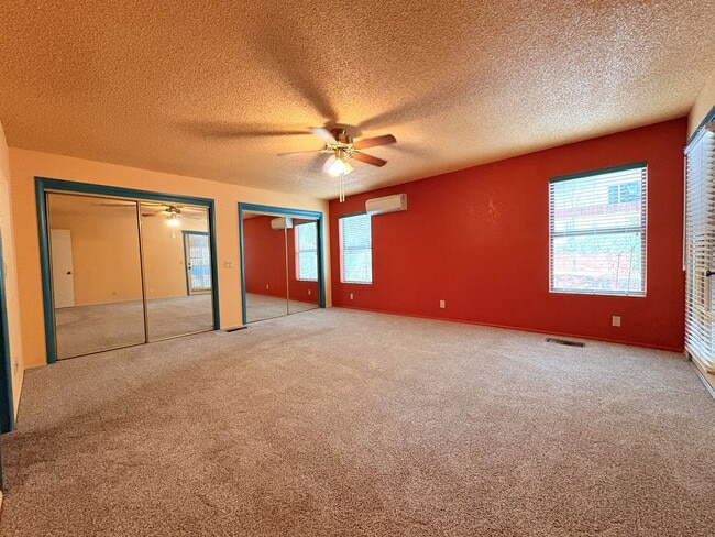 Building Photo - HOUSE - VILLAGE OF OAK CREEK