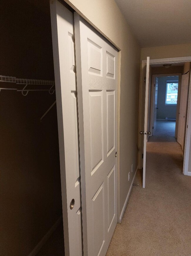 Building Photo - 11112 NE 124th Ln