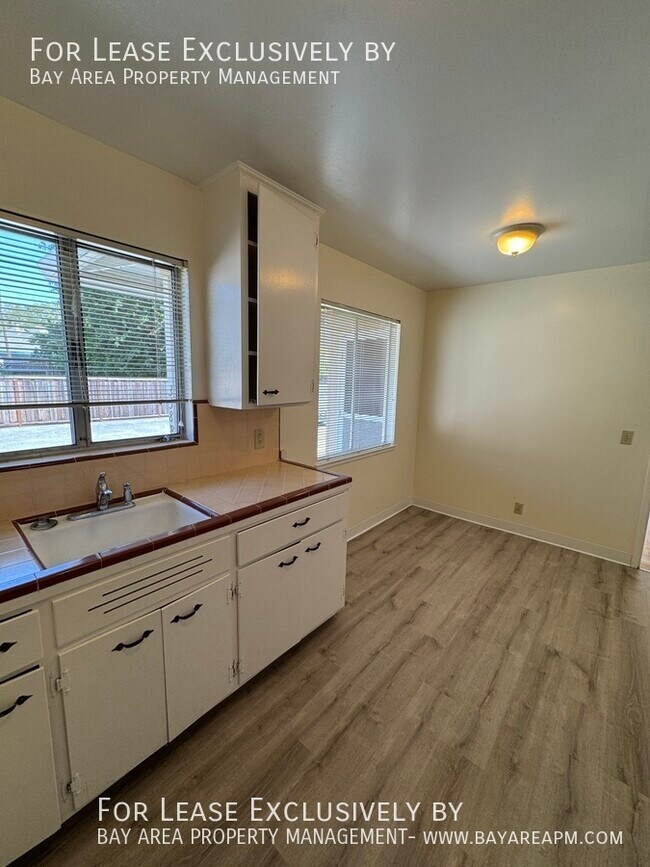 Building Photo - 338 Orchard Ave