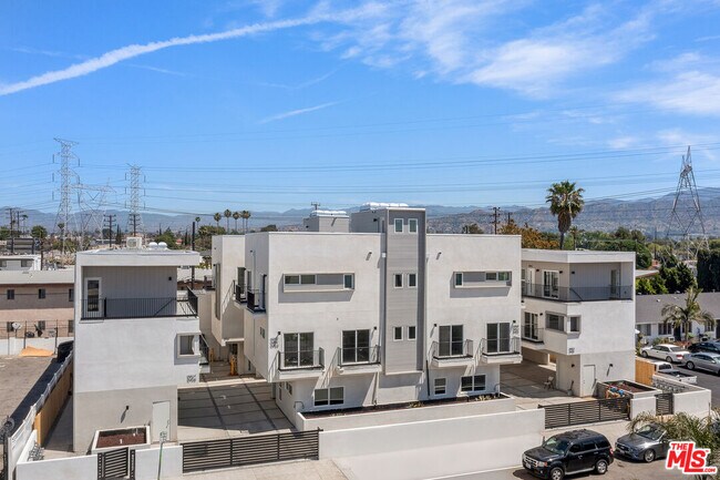 Building Photo - 10963 Calvert St