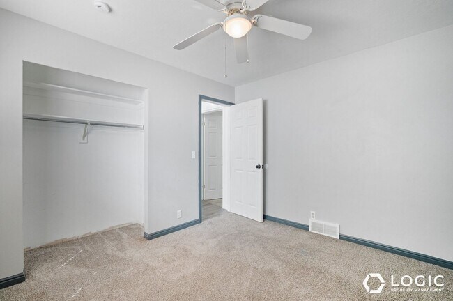 Building Photo - 5155 Saguaro Dr
