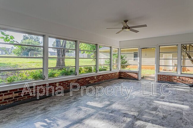 Building Photo - 109 Roberts Cir