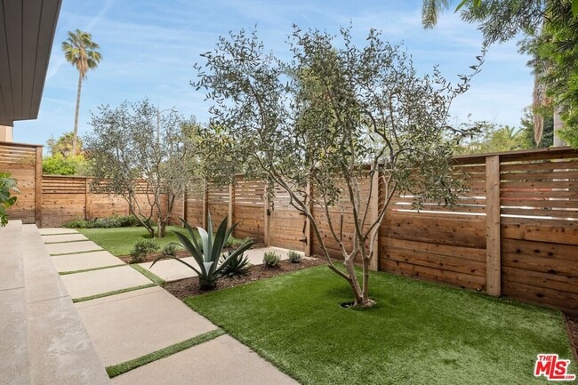 Building Photo - 637 Santa Clara Ave