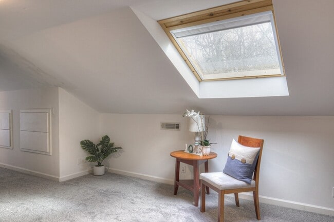 Building Photo - 204 Hogan Ln