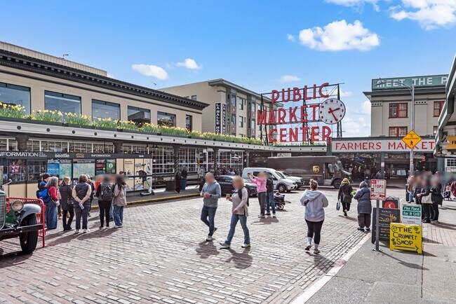 Building Photo - Luxury 2 Bed 1.75 Bath Furnished Downtown Seattle Condo with Stunning Views