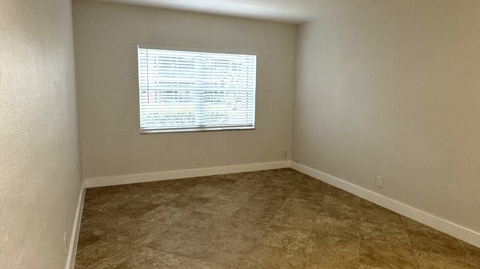 Building Photo - 760 SE 2nd Ave