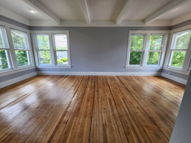 Building Photo - A Terrific Home For Your Family in Paramus