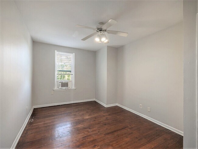 Building Photo - 2426 1/2 S 16th St #7