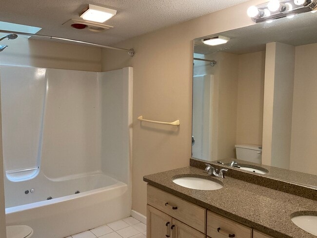 Building Photo - Luxury Townhouse at Camden Pines